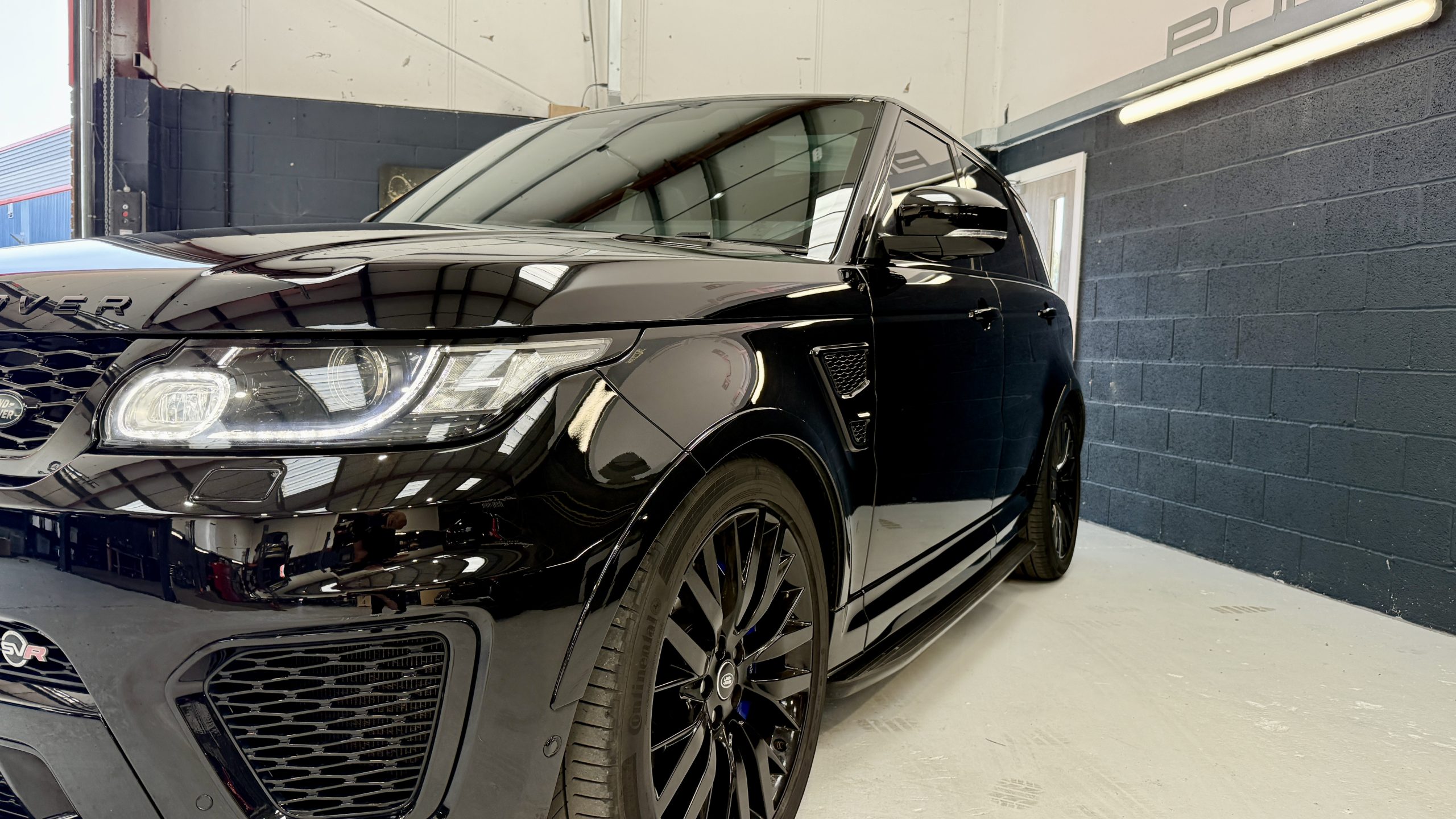 RANGE ROVER SPORT SVR full