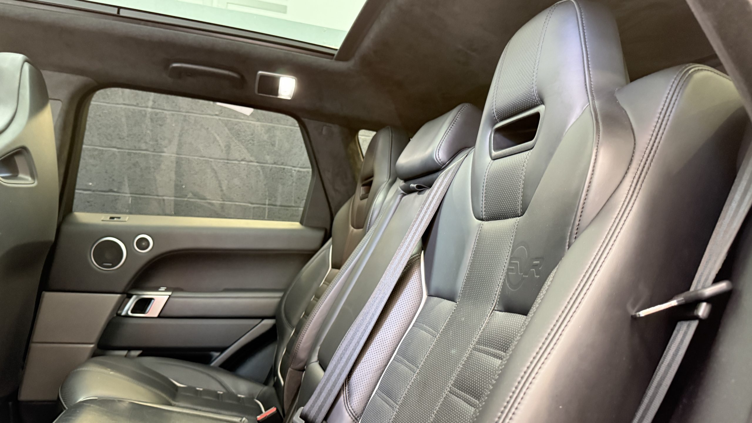 RANGE ROVER SPORT SVR full