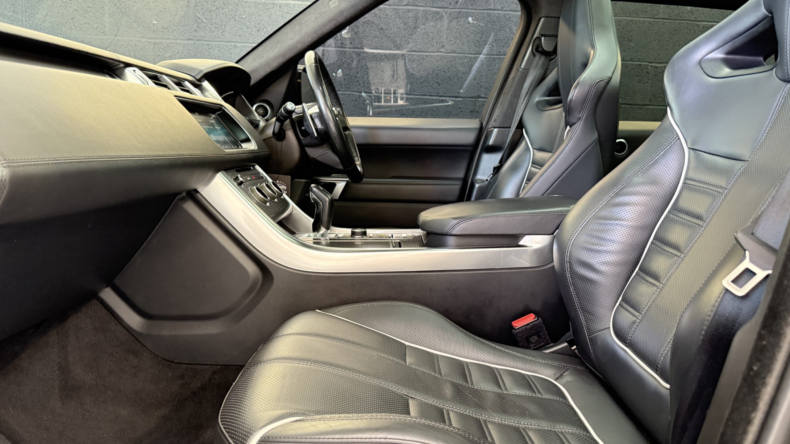 RANGE ROVER SPORT SVR full
