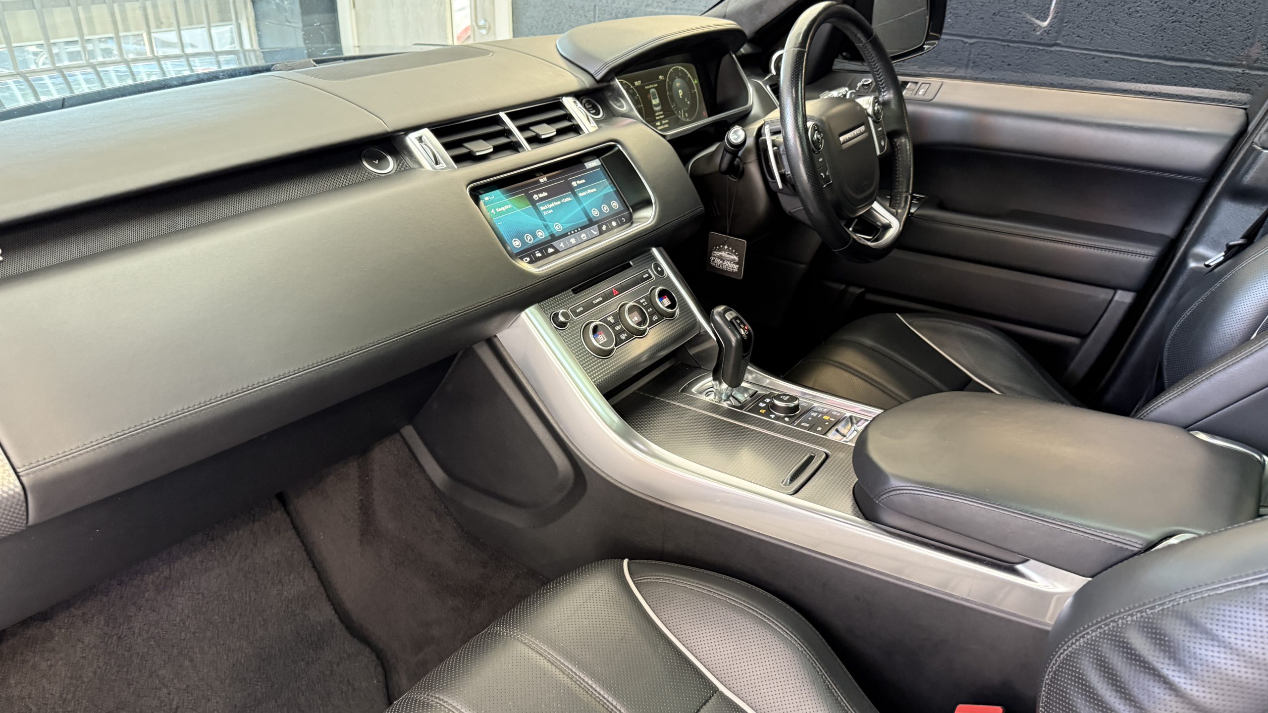 RANGE ROVER SPORT SVR full