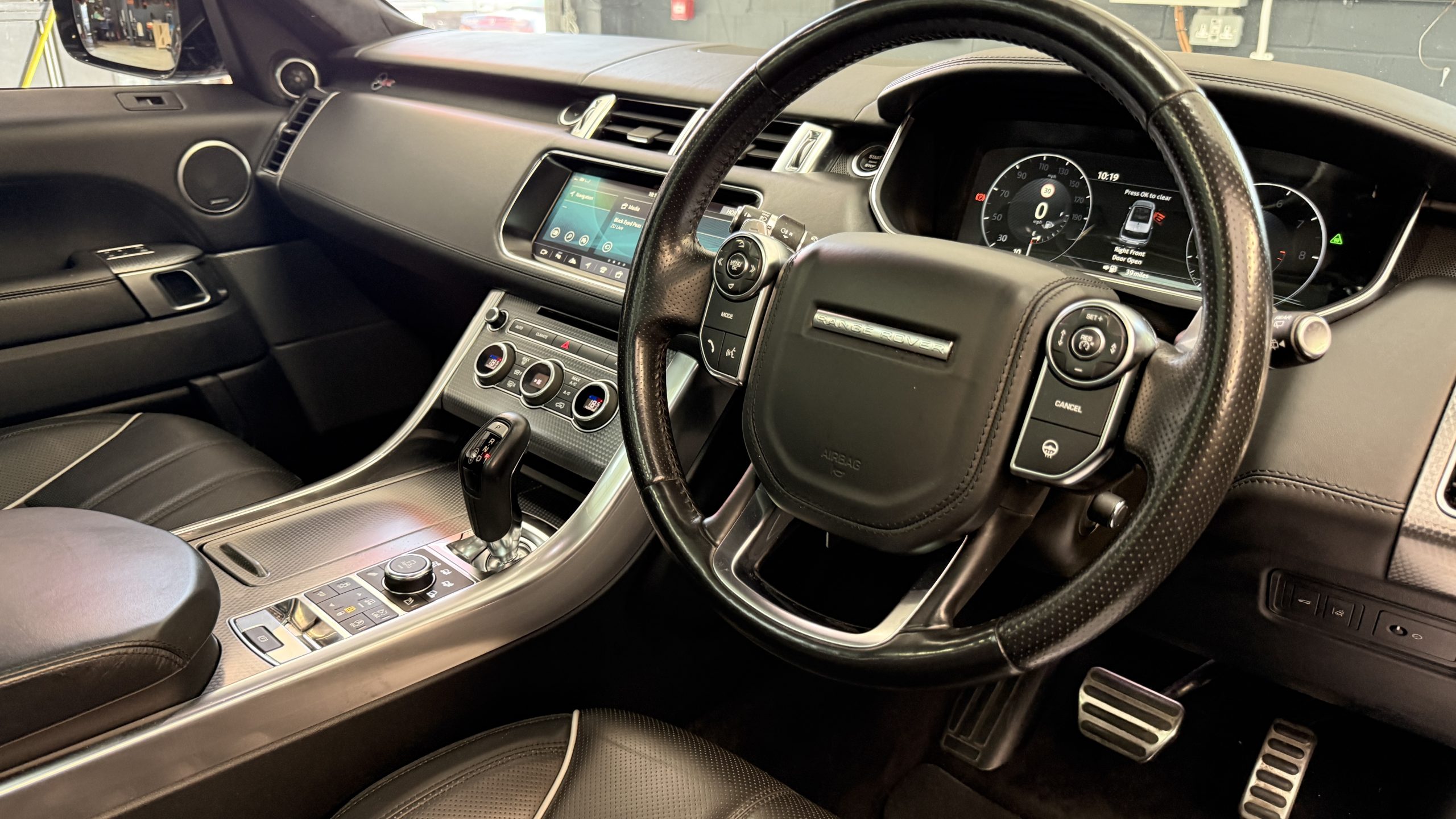 RANGE ROVER SPORT SVR full