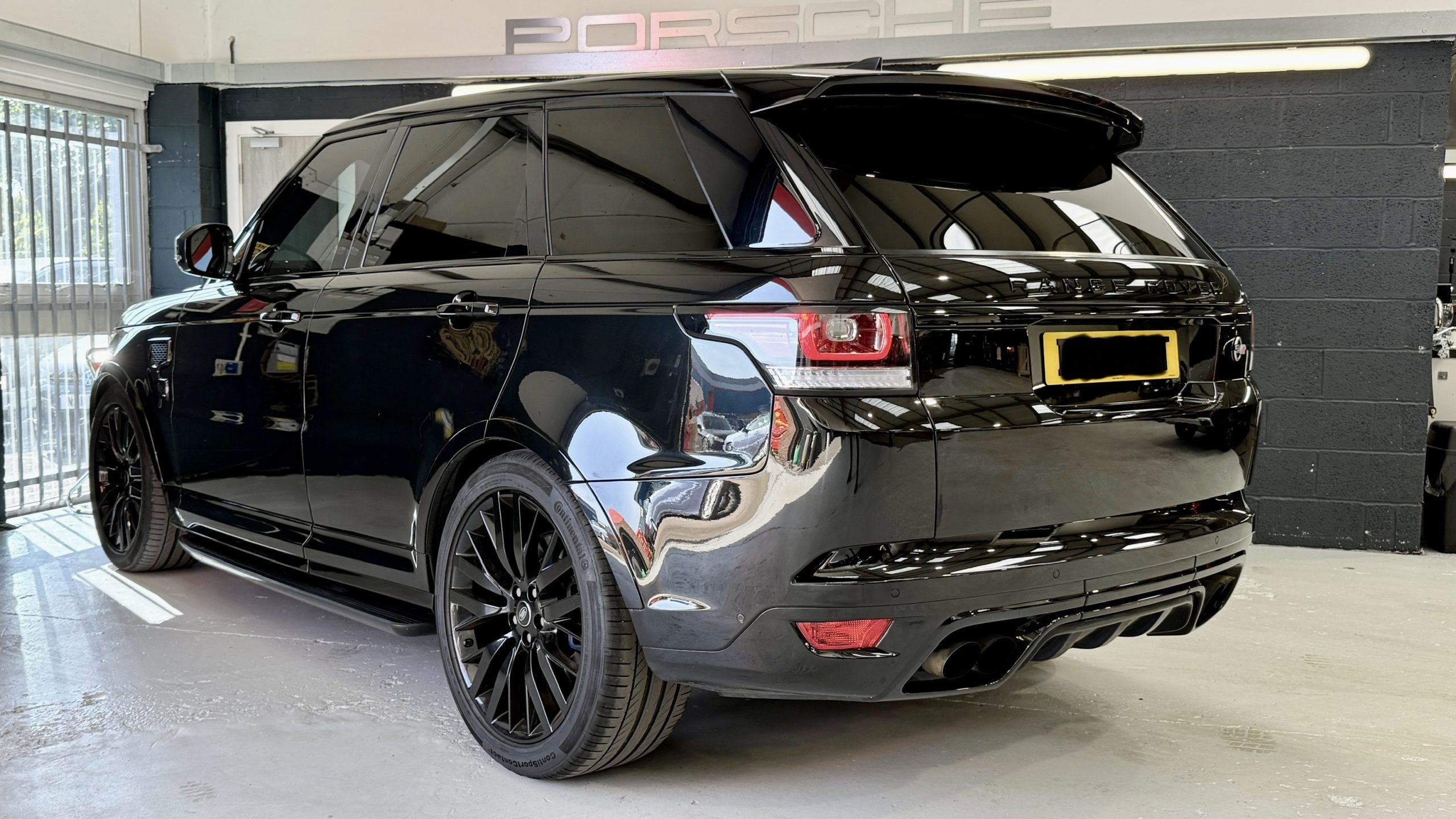 RANGE ROVER SPORT SVR full