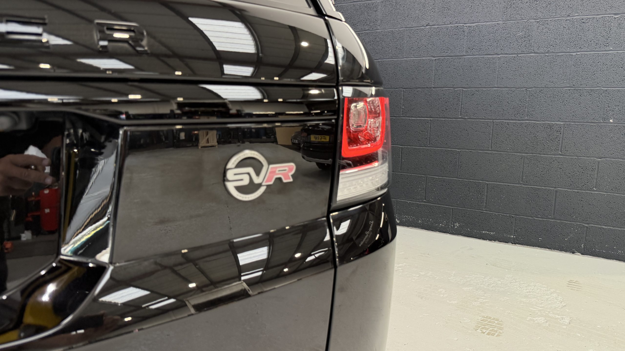 RANGE ROVER SPORT SVR full